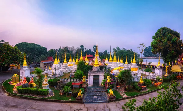 Vinte pagodes templo é um templo budista na província de Lampang , — Fotografia de Stock