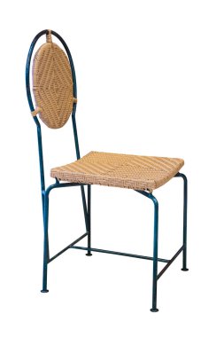 Beyaz tenli çelik bacaklı sandalye..