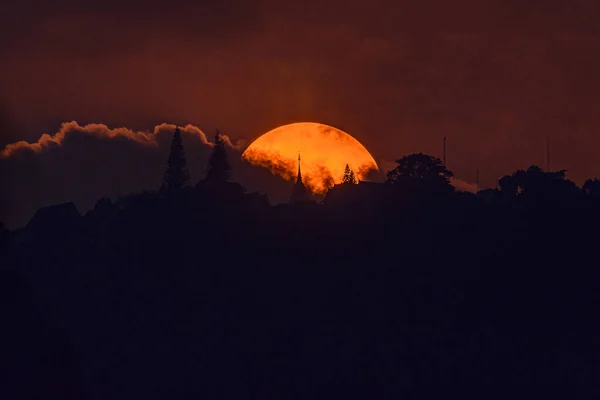 Splendido Tramonto Con Nuvole Phra Quel Tempio Doi Suthep Una — Foto Stock