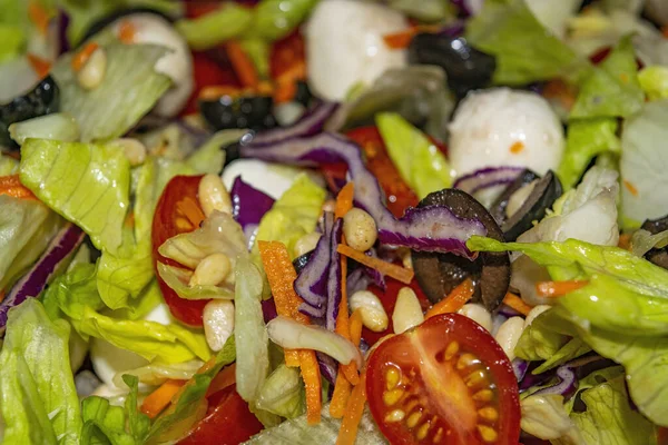 Insalata Verdure Con Mozzarella Vicino — Foto Stock