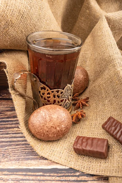 Faceted Glass Tea Vintage Cup Holder Chocolate Chocolate Gingerbread Background — Stock Photo, Image