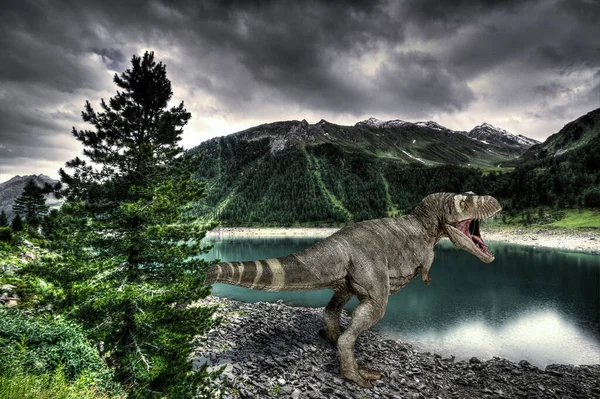 Rex Δεινόσαυρος Μια Ακτή Της Λίμνης Βουνά Στο Παρασκήνιο Απεικόνιση — Φωτογραφία Αρχείου
