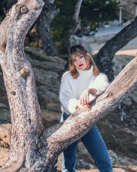 Posando com boa maquiagem e roupas casuais — Fotografia de Stock