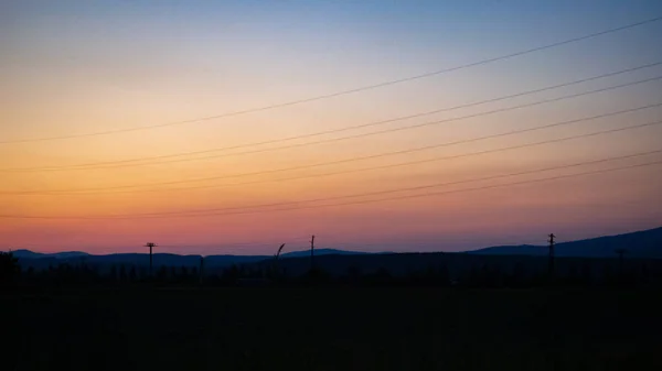 Moody βραδινό ουρανό με λόφο silhouett — Φωτογραφία Αρχείου