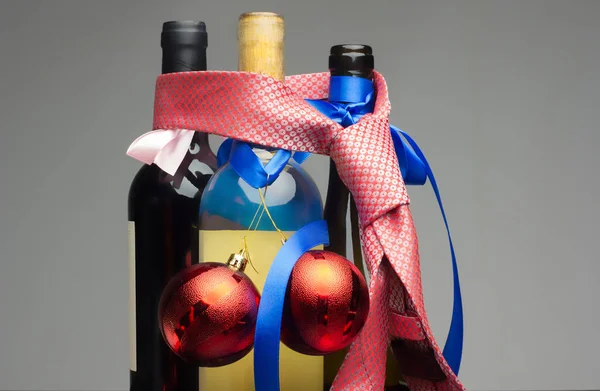 Give wine for Christmas — Stock Photo, Image