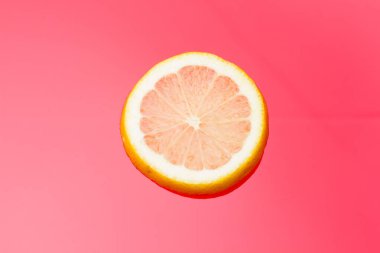 Limon meyve suyu dolu ve C vitamini bakımından zengin.