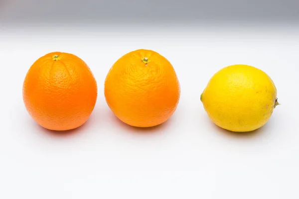 Naranjas y limones, cítricos — Foto de Stock