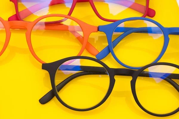 Barevné brýle a čočky rozdávat — Stock fotografie