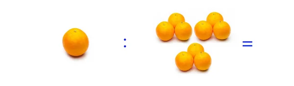 Divisione, semplice operazione matematica; divisione tra arance — Foto Stock