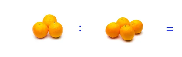 Division, simple mathematical operation; division between oranges — Stock Photo, Image