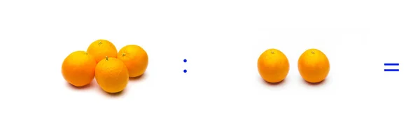 Division, simple mathematical operation; division between oranges — Stock Photo, Image