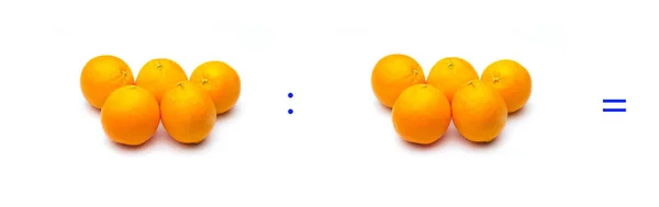 Dělení, jednoduchá matematická operace; dělení mezi pomeranče — Stock fotografie