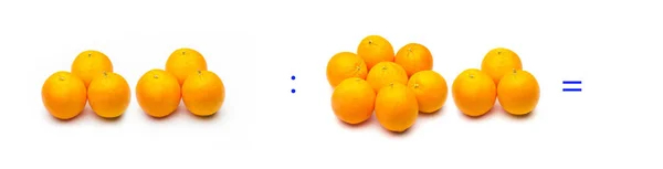 Division, simple mathematical operation; division between oranges — Stock Photo, Image