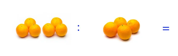 Division, simple mathematical operation; division between oranges — 스톡 사진