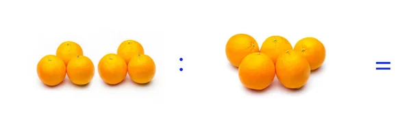 Dělení, jednoduchá matematická operace; dělení mezi pomeranče — Stock fotografie