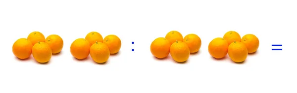 Division, simple mathematical operation; division between oranges — Stock Photo, Image