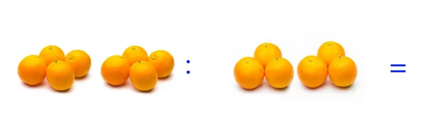 Division, simple mathematical operation; division between oranges — Stock Photo, Image