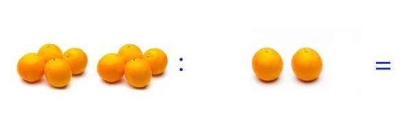 Division, simple mathematical operation; division between oranges — 스톡 사진