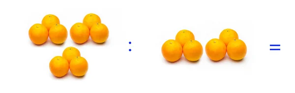 Division, simple mathematical operation; division between oranges — 스톡 사진