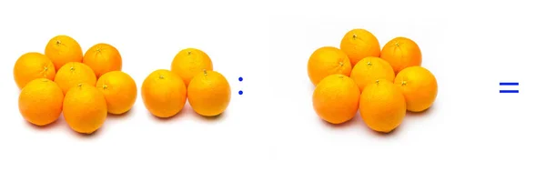 Bölme, basit matematiksel işlem; portakallar arasında bölme — Stok fotoğraf