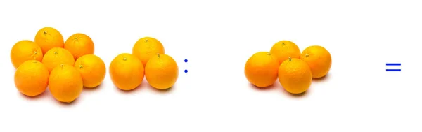 Division, simple mathematical operation; division between oranges — 스톡 사진