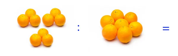 Розділ, проста математична операція; поділ між апельсинами — стокове фото