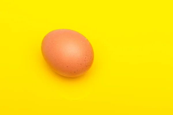 Αυγά κοτόπουλου, ωμά αυγά φρεσκομαζεμένα από το αγρόκτημα — Φωτογραφία Αρχείου