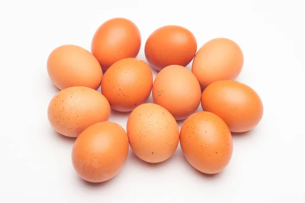 Куриные яйца, сырые яйца, свежесобранные с фермы — стоковое фото