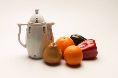 Meyve ve sebzeli çay ya da kahvenin basit yaşamı.