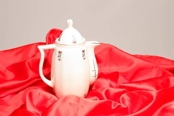 Classic vintage teapot or coffee maker for serving hot drinks — Stock Photo, Image