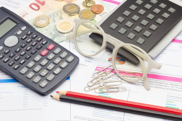 Vitenskapelig kalkulator til beregning av finansene eller til matematiske og vitenskapelige beregninger – stockfoto