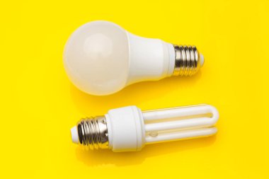 Enerji tasarrufu ampulleri, ekolojik, enerji ve tüketimden tasarruf etmek için.