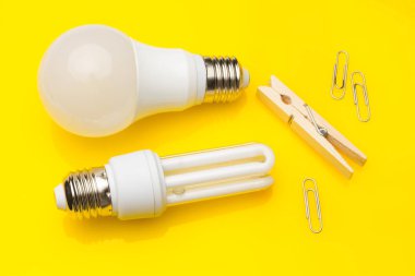 Enerji tasarrufu ampulleri, ekolojik, enerji ve tüketimden tasarruf etmek için.