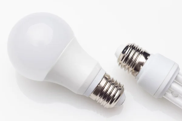 Energibesparande glödlampor, ekologiska, för att spara energi och förbrukning. — Stockfoto