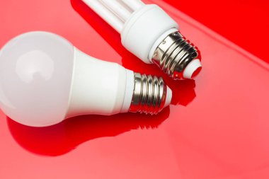 Enerji tasarruf ampulü para ve elektrik tasarrufu için.