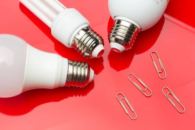 Enerji tasarruf ampulü para ve elektrik tasarrufu için.