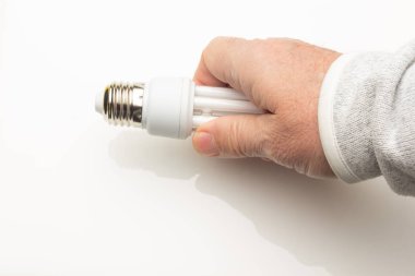 Enerji tasarrufu ampul ve beyaz renk, gün ışığı