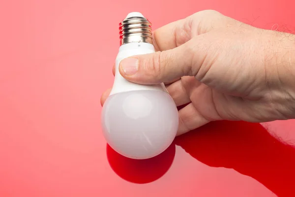 Energiebesparende lamp en witte kleur, daglicht — Stockfoto