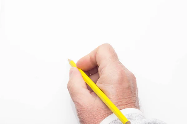 Lápiz de color en la mano de una persona adulta — Foto de Stock