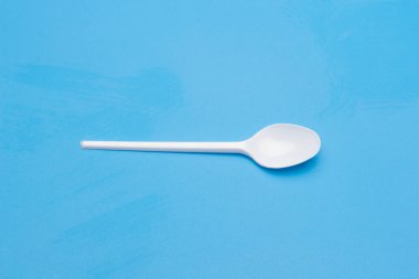 Cutlery for eating white and made of plastic and transparent glass cups; Cutlery and glasses teaspoons for coffee and for rationing small amounts of sugar, fork for pricking food, glasses for drinking