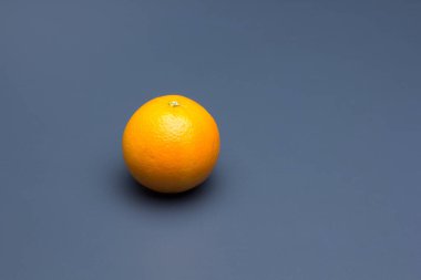 Orange is a sweet-tasting citrus fruit with an acid touch, orange skin and rich in vitamin C; refreshing juices are made from the orange juice.