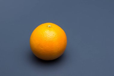 Orange is a sweet-tasting citrus fruit with an acid touch, orange skin and rich in vitamin C; refreshing juices are made from the orange juice.
