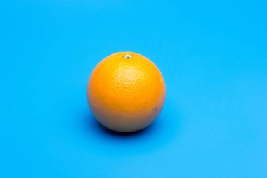 Orange is a sweet-tasting citrus fruit with an acid touch, orange skin and rich in vitamin C; refreshing juices are made from the orange juice.