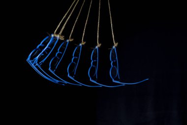 Görüş düzeltici gözlük ve mükemmel görüş için düzeltilmiş gözlük, yakın ve uzak görmek için. Farklı renklerde tasarımcı lensleri