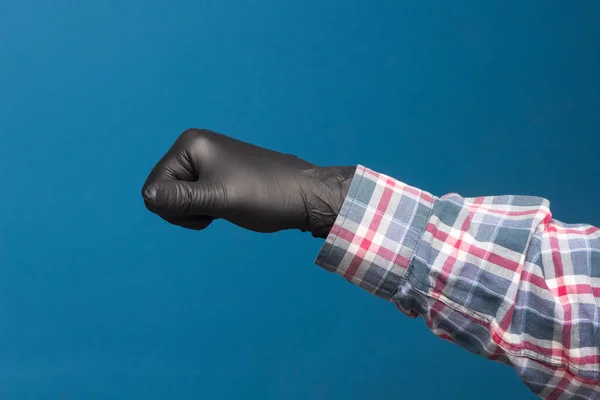 Hijyenik Koruması Ellerindeki Teması Kaybetmemek Için Siyah Bir Eldiven Parmak — Stok fotoğraf