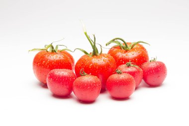 Domates ve elmalar, kırmızı meyveler, salataların çiğ yemesi için, vitamin dolu ve diyet için çok az kalori.