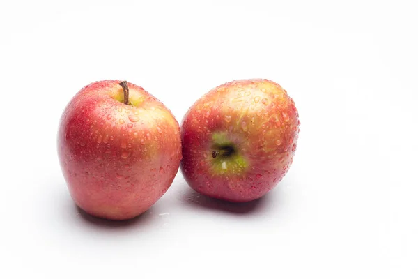 Domates Elmalar Kırmızı Meyveler Salataların Çiğ Yemesi Için Vitamin Dolu — Stok fotoğraf