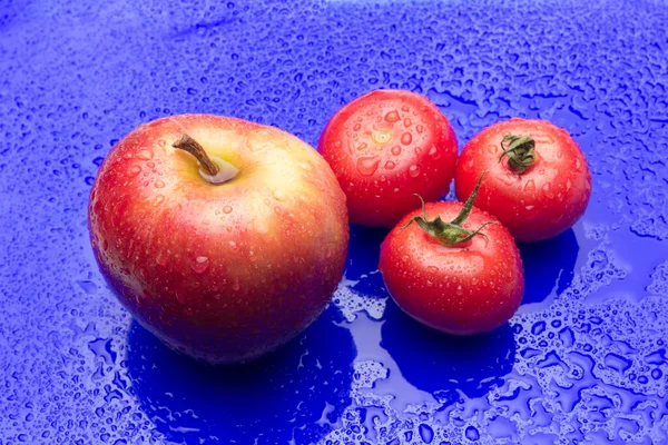Tomates Maçãs Frutas Vermelhas Para Saladas Para Comer Cru Cheio — Fotografia de Stock