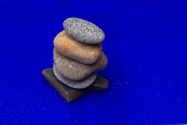 Divers Minéraux Pierres Composant Des Formes Relaxantes Sur Fond Plein — Photo