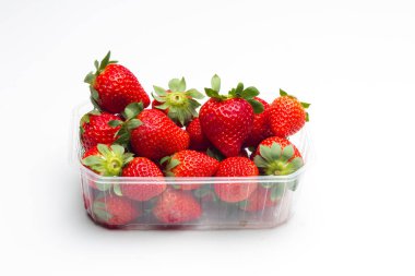 Kırmızı çilek, vitamin bakımından zengin, çiğ yenmiş, reçel, dondurma, az kalori, tatlı tat.